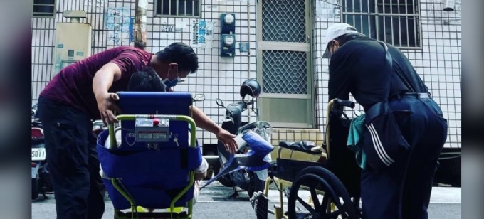 入住社會住宅 感謝爬梯車服務 入住社會住宅 感謝爬梯車服務